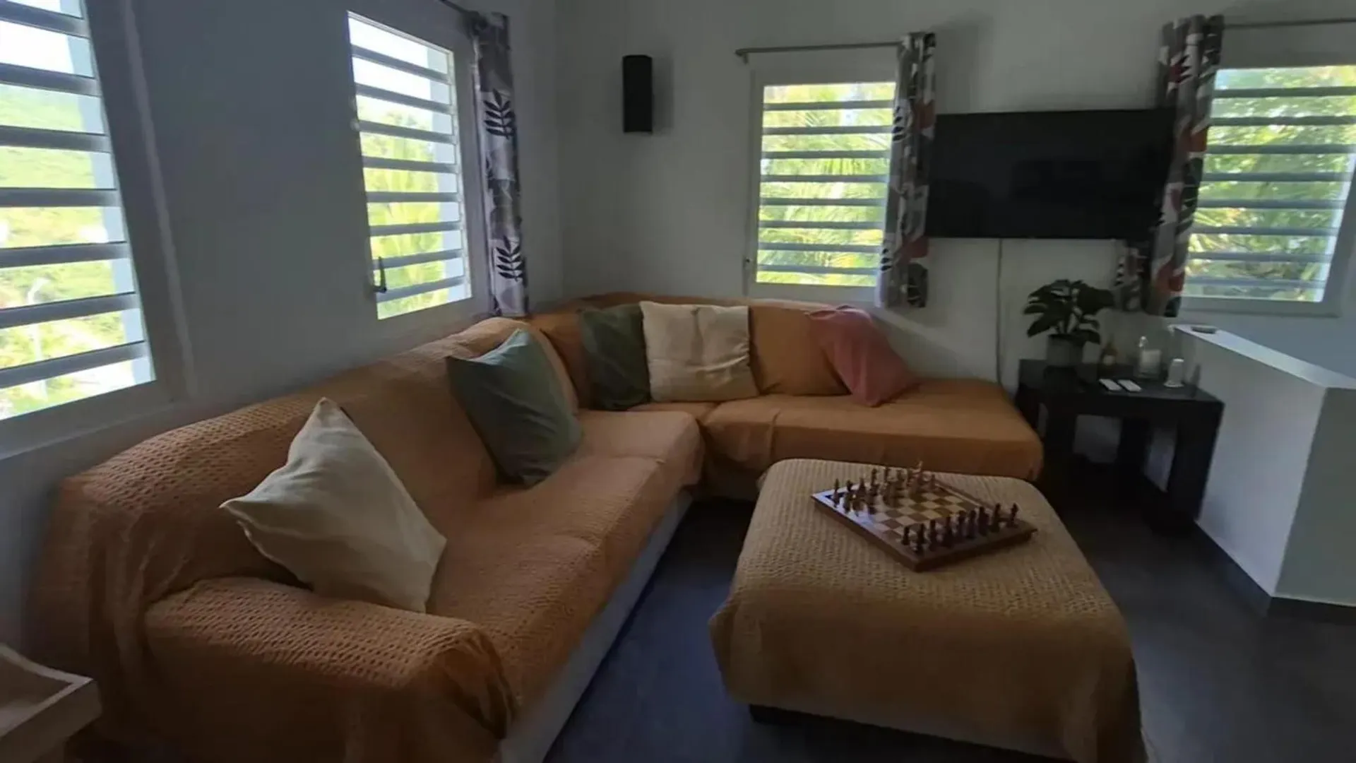Cozy House With Terrace In Upper Prince'S Quarter