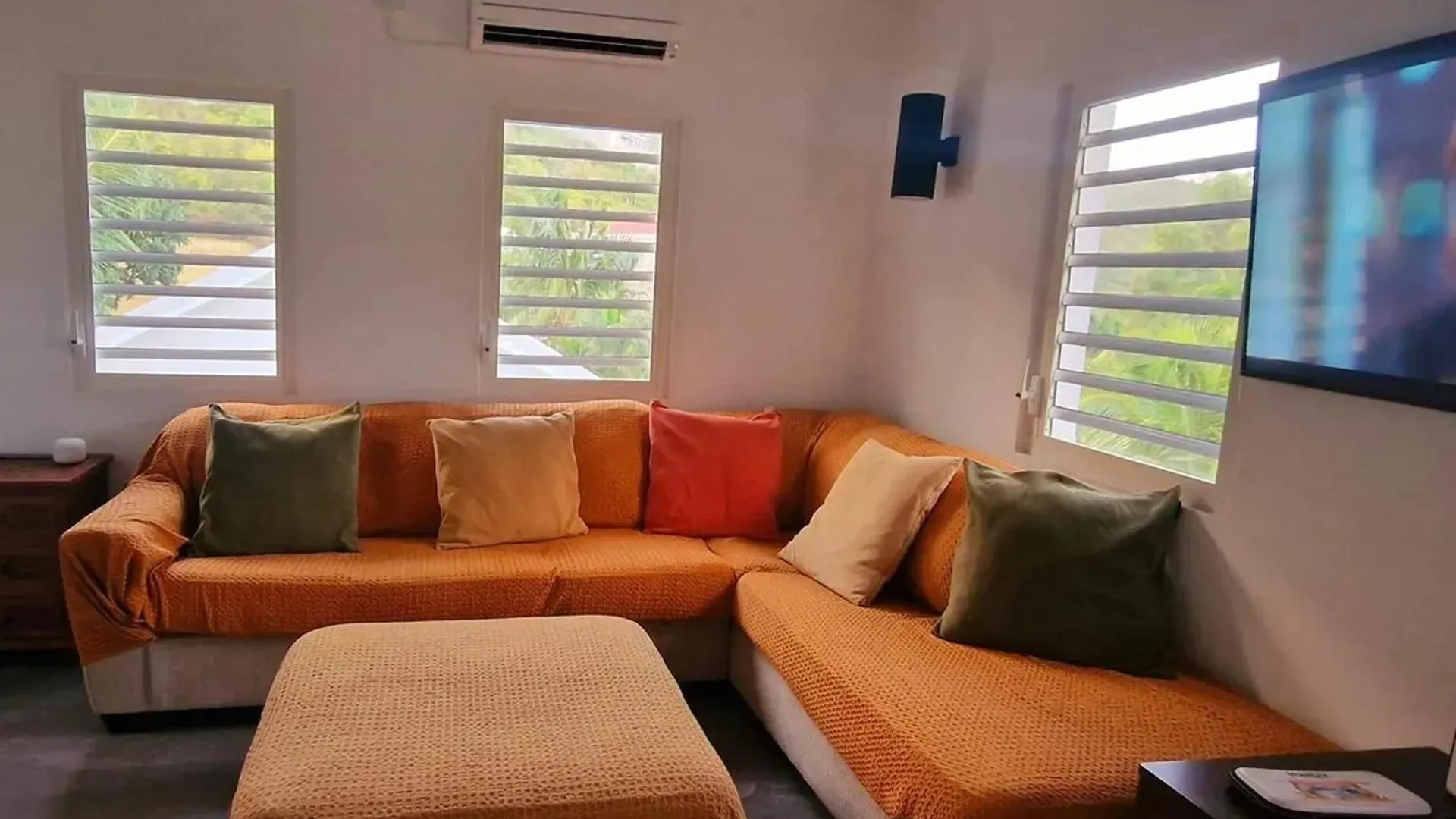 Cozy House With Terrace In Upper Prince'S Quarter